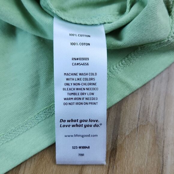 🔹️🔺️NWT Life is Good Green Classic Three Daisies Short Sleeve Top Small - Picture 11 of 11